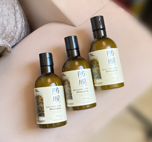 شامپو ضد ریزش مدل Ginger & Rosemary تقویت کننده و ضد شوره